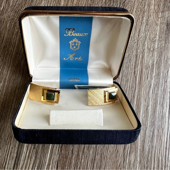 BEAUX ARTS Swank Genuine Jade Mens Cuff Links